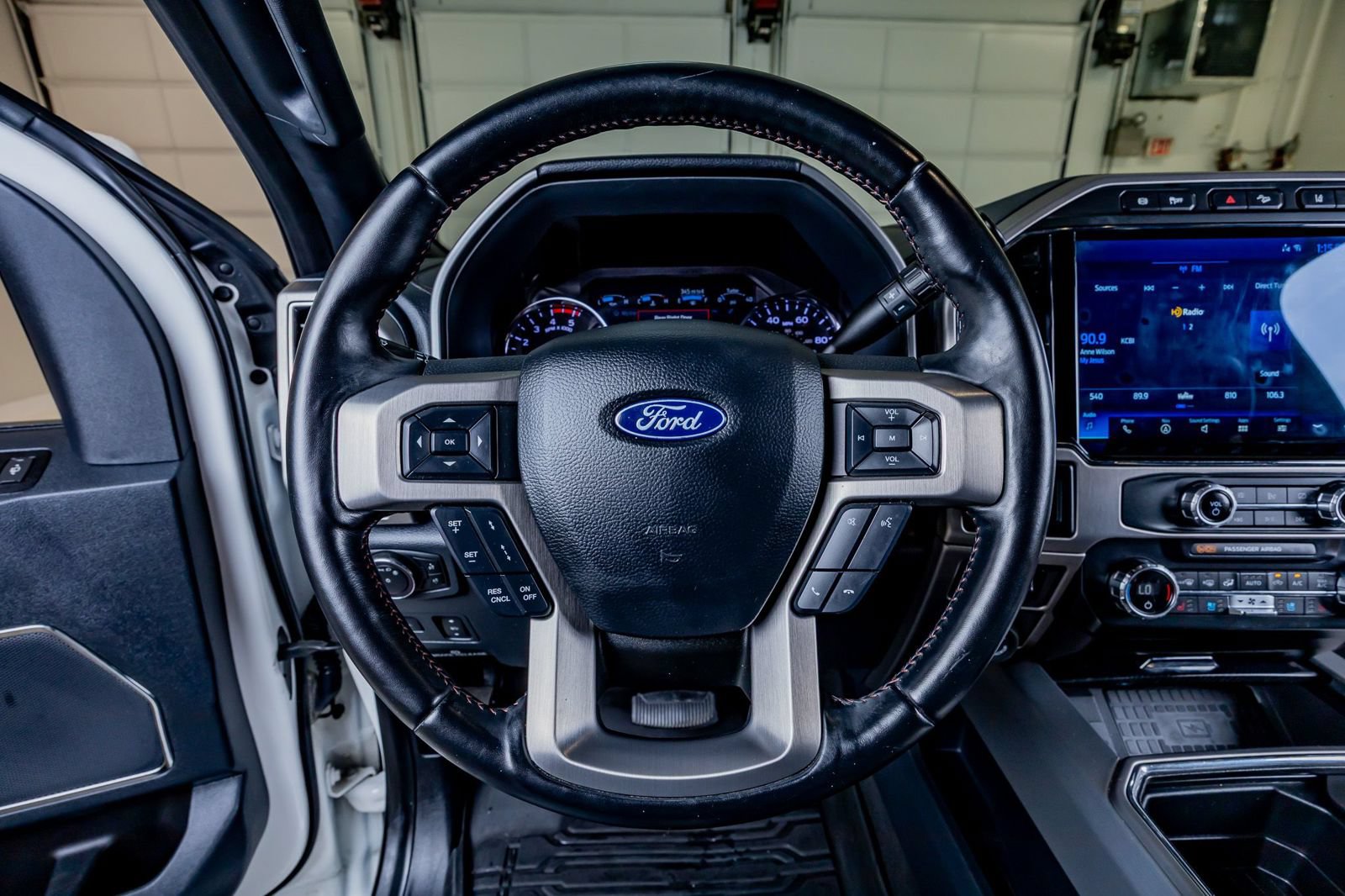Used 2022 Ford F250 Platinum w/ FX4 Off-Road Package AWD/4WD image 18