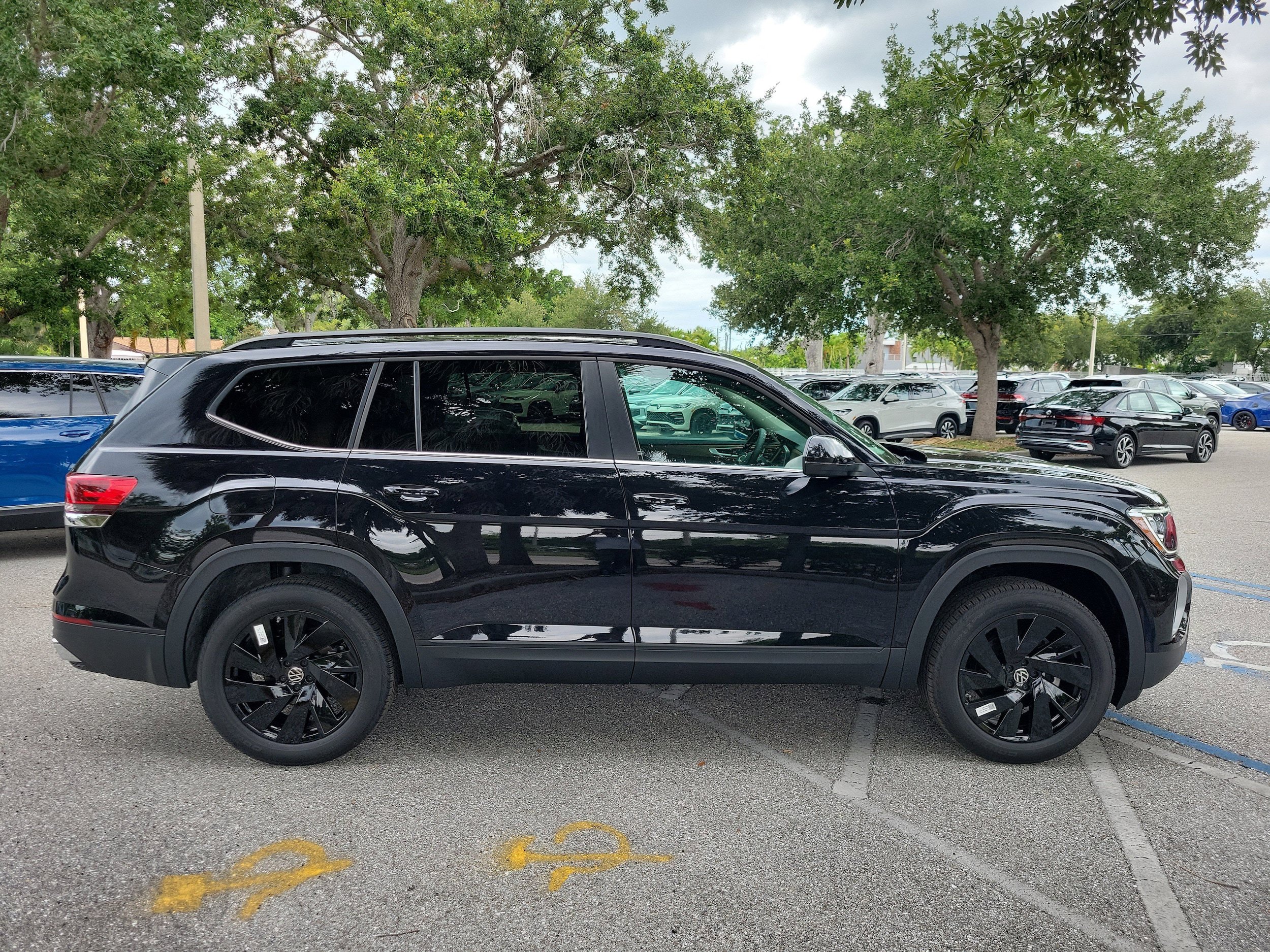 New 2026 Volkswagen Atlas SE FWD image 3