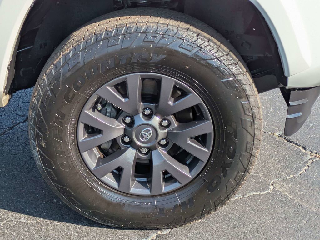 Used 2021 Toyota Tacoma SR5 RWD image 11