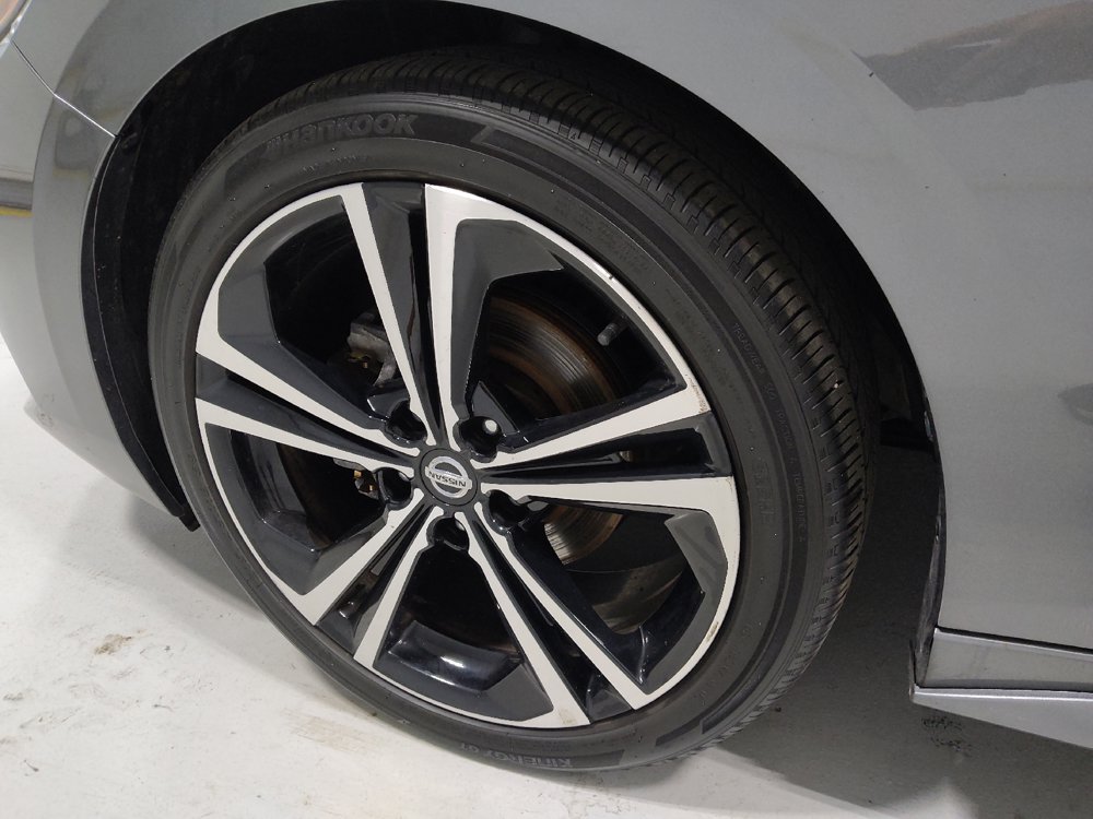 Used 2023 Nissan Sentra SR w/ SR Premium Package FWD image 31