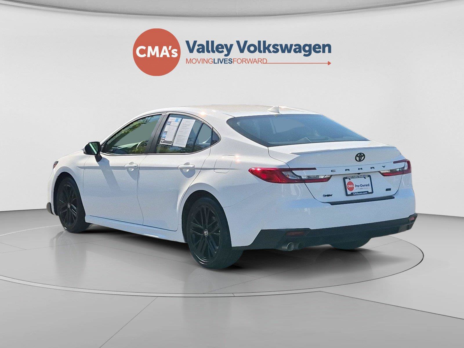Used 2025 Toyota Camry SE FWD image 3
