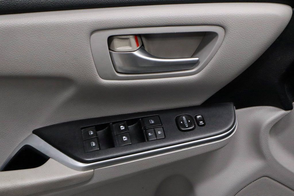 Used 2015 Toyota Camry SE image 23