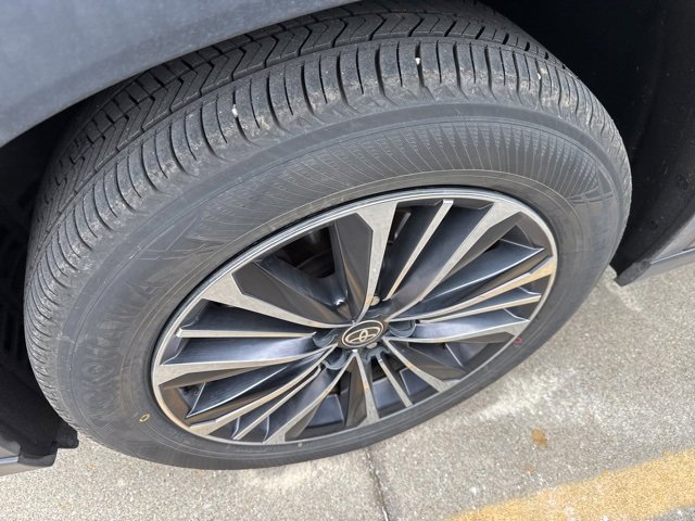 Used 2024 Toyota Grand Highlander AWD Hybrid image 2