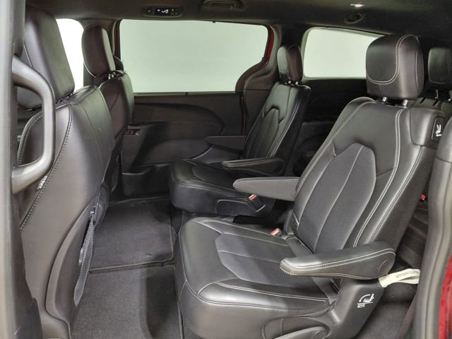 Used 2025 Chrysler Pacifica Select image 42