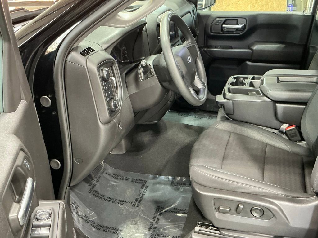 Used 2024 Chevrolet Silverado 1500 Custom Trail Boss w/ LPO, Dark Essentials Package image 3