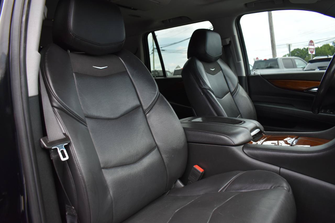 Used 2019 Cadillac Escalade Premium Luxury RWD image 32