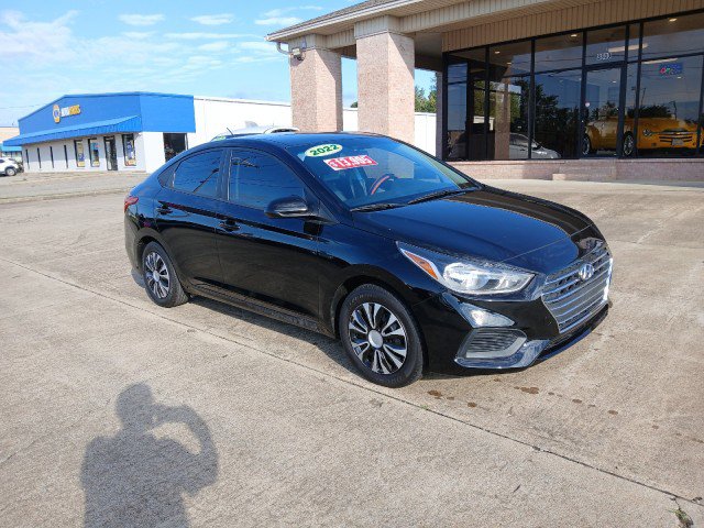 Used 2022 Hyundai Accent SE image 1