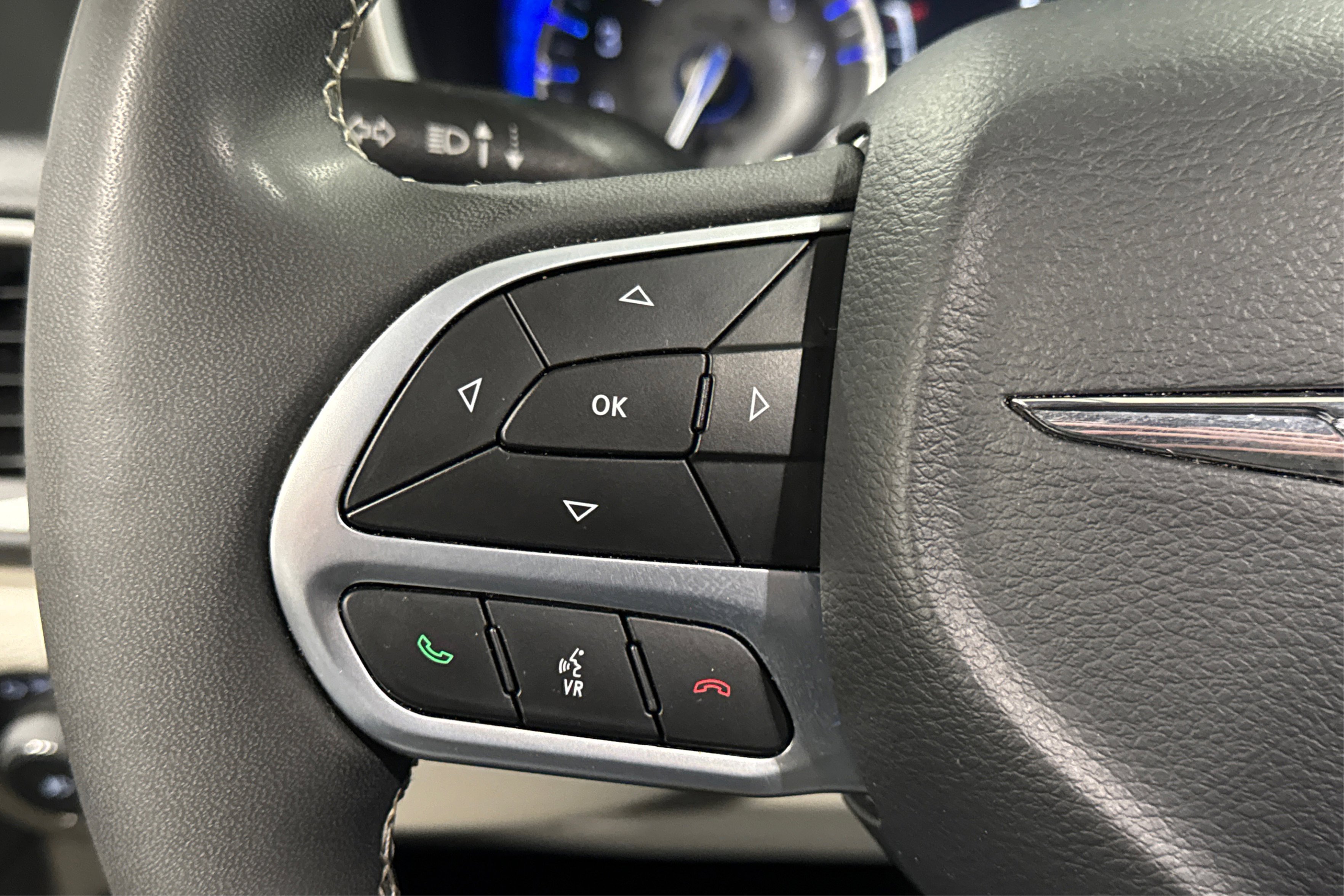Used 2024 Chrysler Pacifica Touring-L FWD image 26