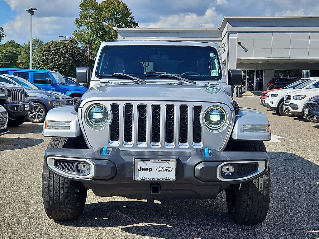 Used 2023 Jeep Wrangler Unlimited Sahara w/ Cold Weather Group AWD/4WD image 2