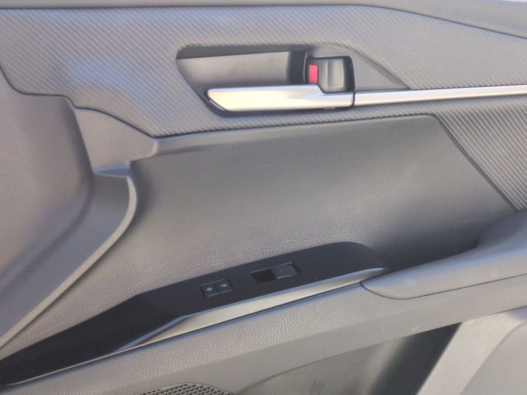 Used 2025 Toyota Camry SE image 34