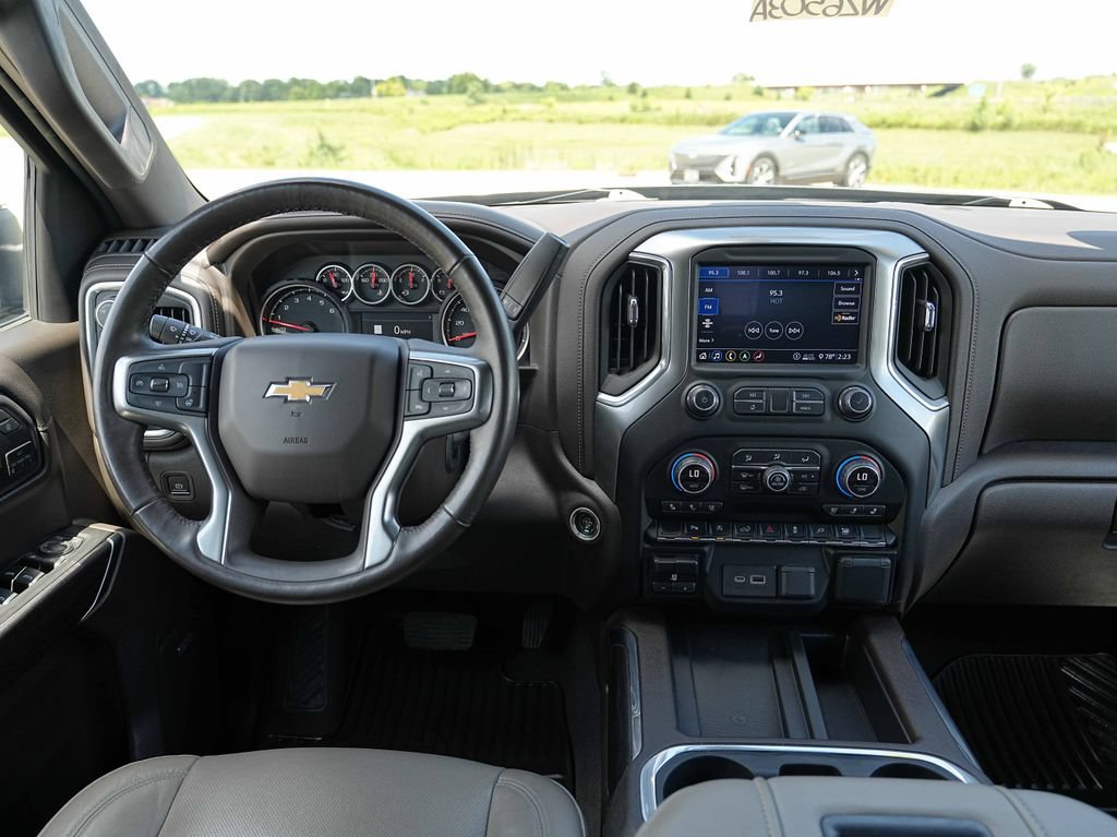 Used 2020 Chevrolet Silverado 1500 LTZ w/ LTZ Plus Package AWD/4WD image 31