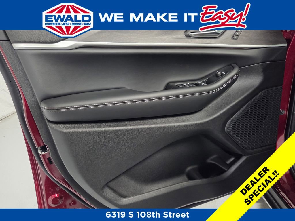 New 2025 Jeep Grand Cherokee Limited w/ Luxury Tech Group II image 12