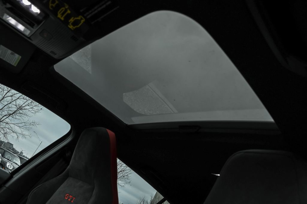 New 2026 Volkswagen GTI SE FWD image 10