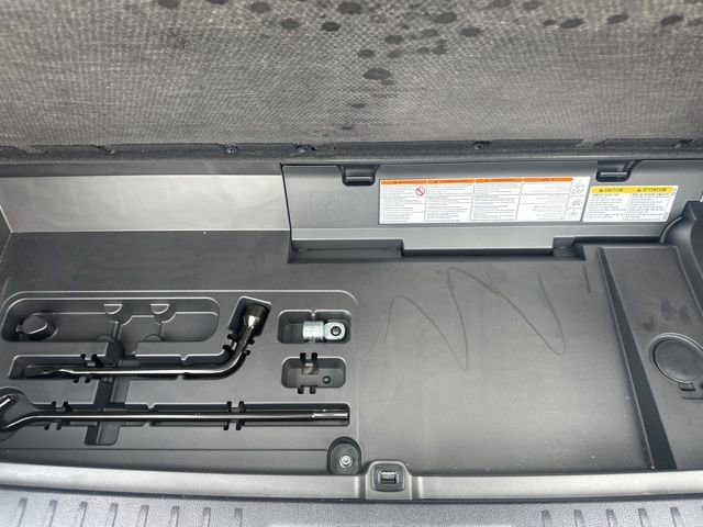 Used 2021 Toyota Highlander XLE image 32