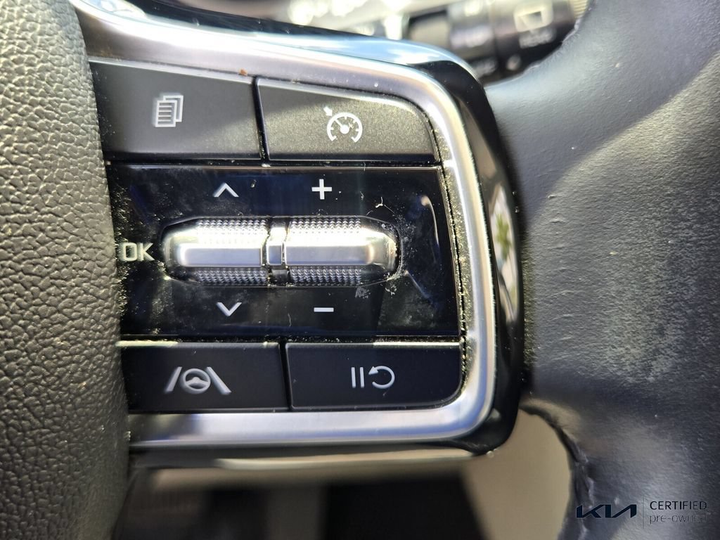Certified 2022 Kia Carnival LX FWD image 23