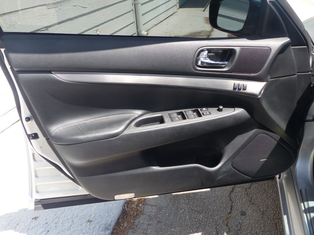 Used 2012 INFINITI G37 Journey w/ Premium Pkg image 16