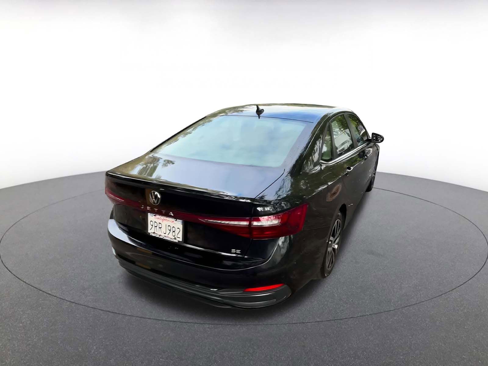 Used 2025 Volkswagen Jetta SE image 14