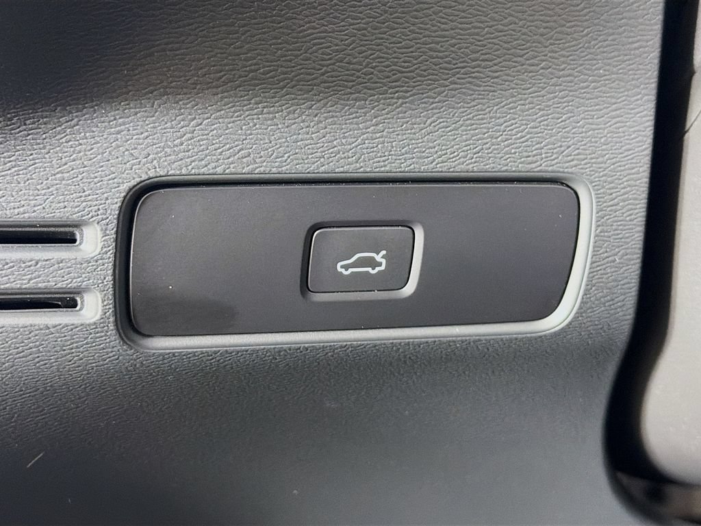 Used 2023 Volvo XC40 Recharge Ultimate w/ Protection Package Premier AWD/4WD image 10