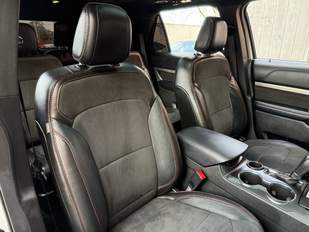 Used 2018 Ford Explorer XLT w/ Equipment Group 202A image 22