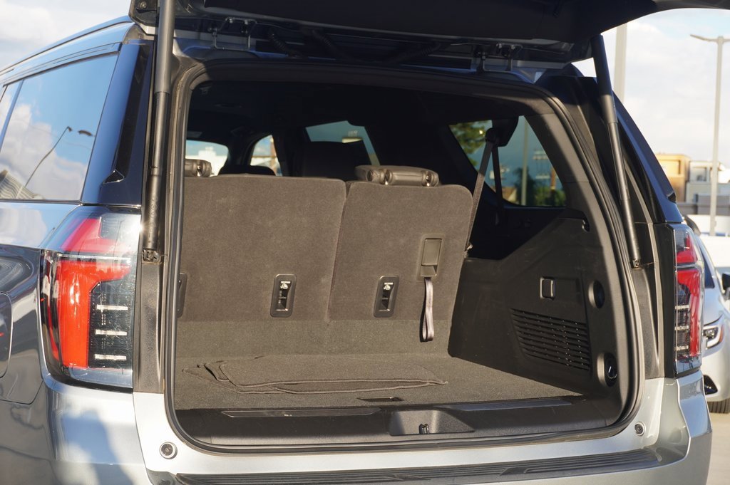 Used 2025 Chevrolet Suburban RST image 7