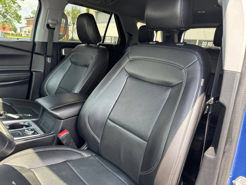 Used 2022 Ford Explorer Limited w/ Equipment Group 301A AWD/4WD image 30