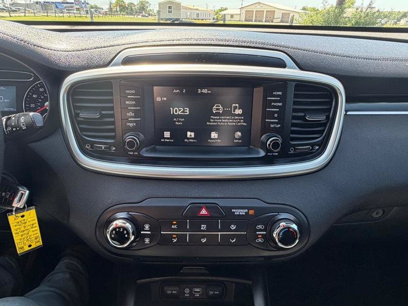 Used 2020 Kia Sorento LX FWD image 19