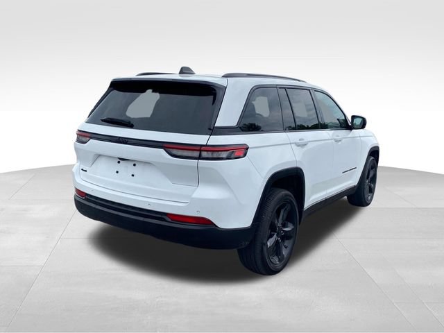 Used 2023 Jeep Grand Cherokee Altitude AWD/4WD image 3