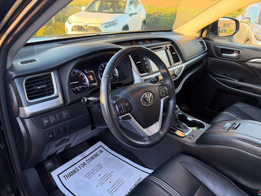 Used 2018 Toyota Highlander SE w/ Carpet Mat Package (TMS) AWD/4WD image 27