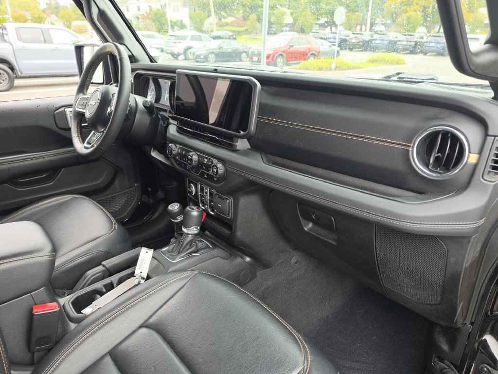 Used 2024 Jeep Wrangler Unlimited Sahara AWD/4WD image 22