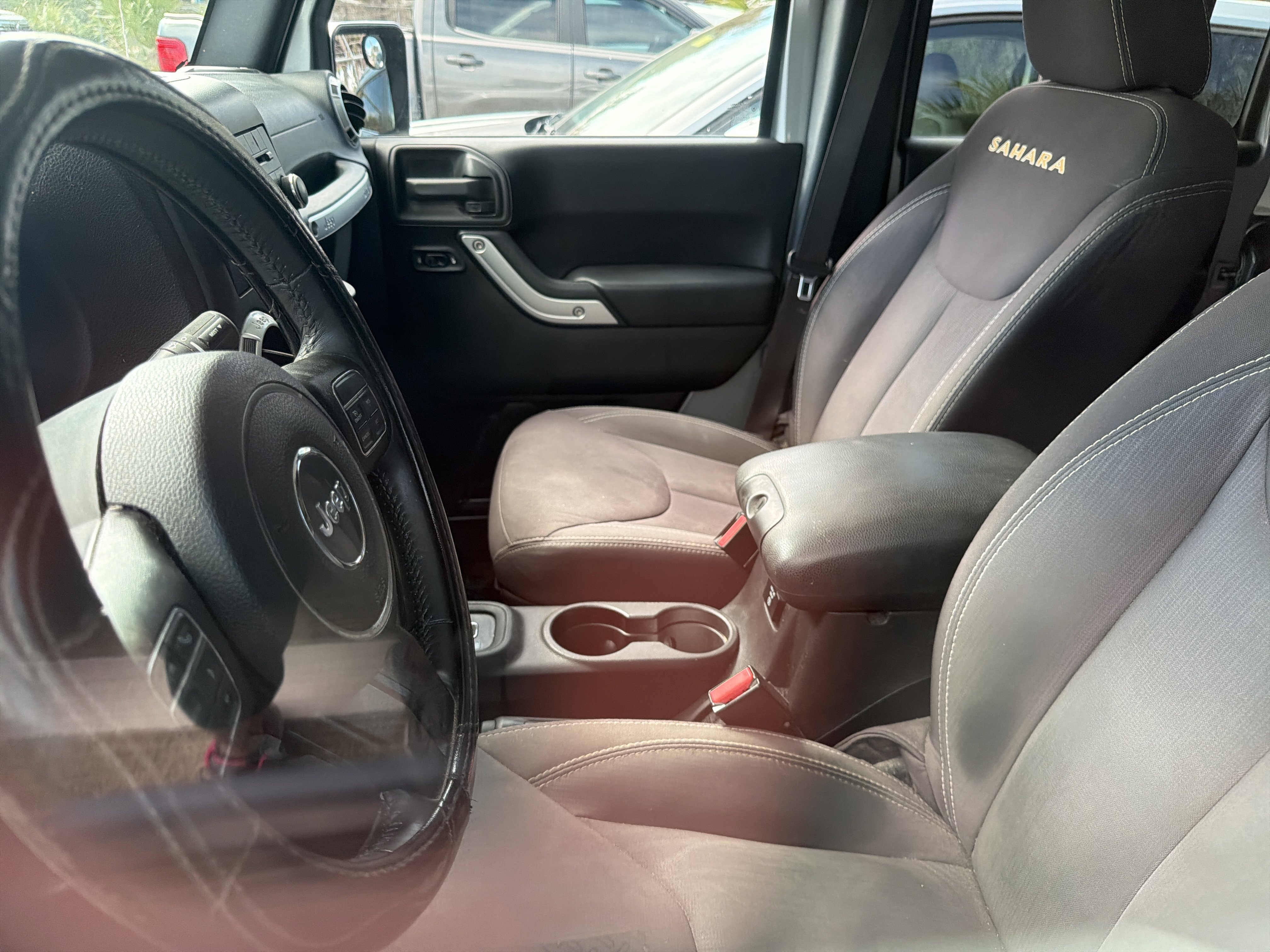 Used 2015 Jeep Wrangler Unlimited Sahara w/ Connectivity Group image 5