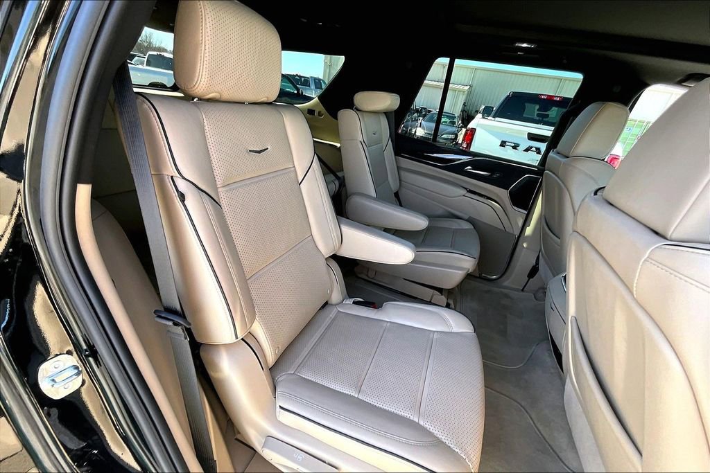 Used 2024 Cadillac Escalade Premium Luxury image 26