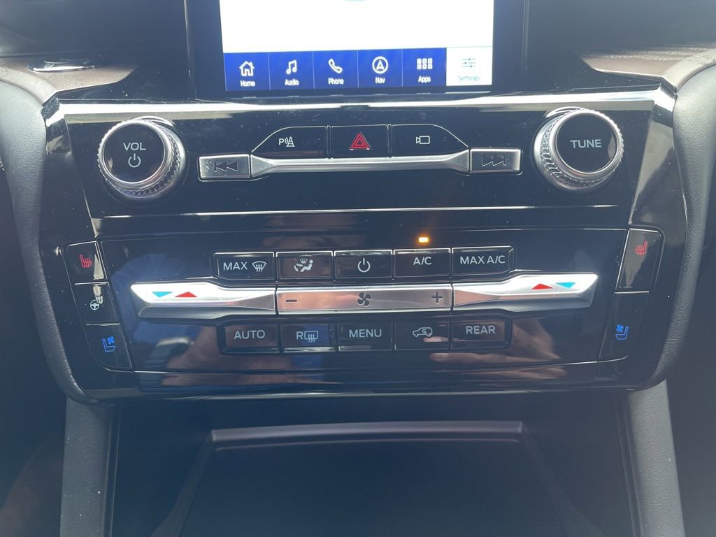 Used 2023 Ford Explorer Platinum w/ Technology Package image 16