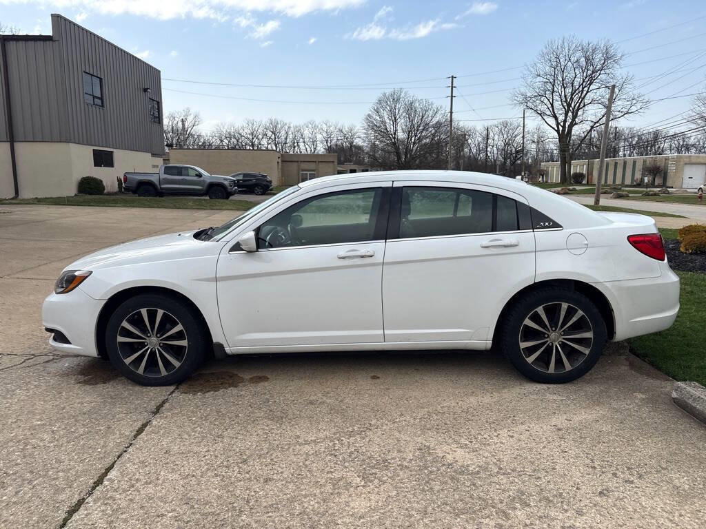 Used 2013 Chrysler 200 Touring w/ S Exterior Appearance Pkg image 4