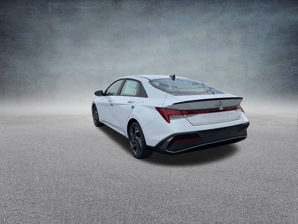 Used 2025 Hyundai Elantra SEL image 18