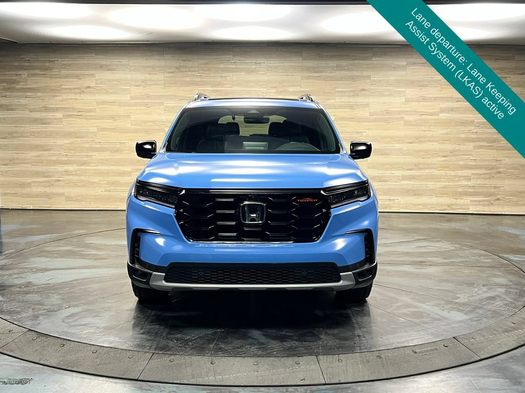 Used 2025 Honda Pilot TrailSport image 9