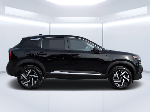 Used 2025 Nissan Kicks SV FWD image 2
