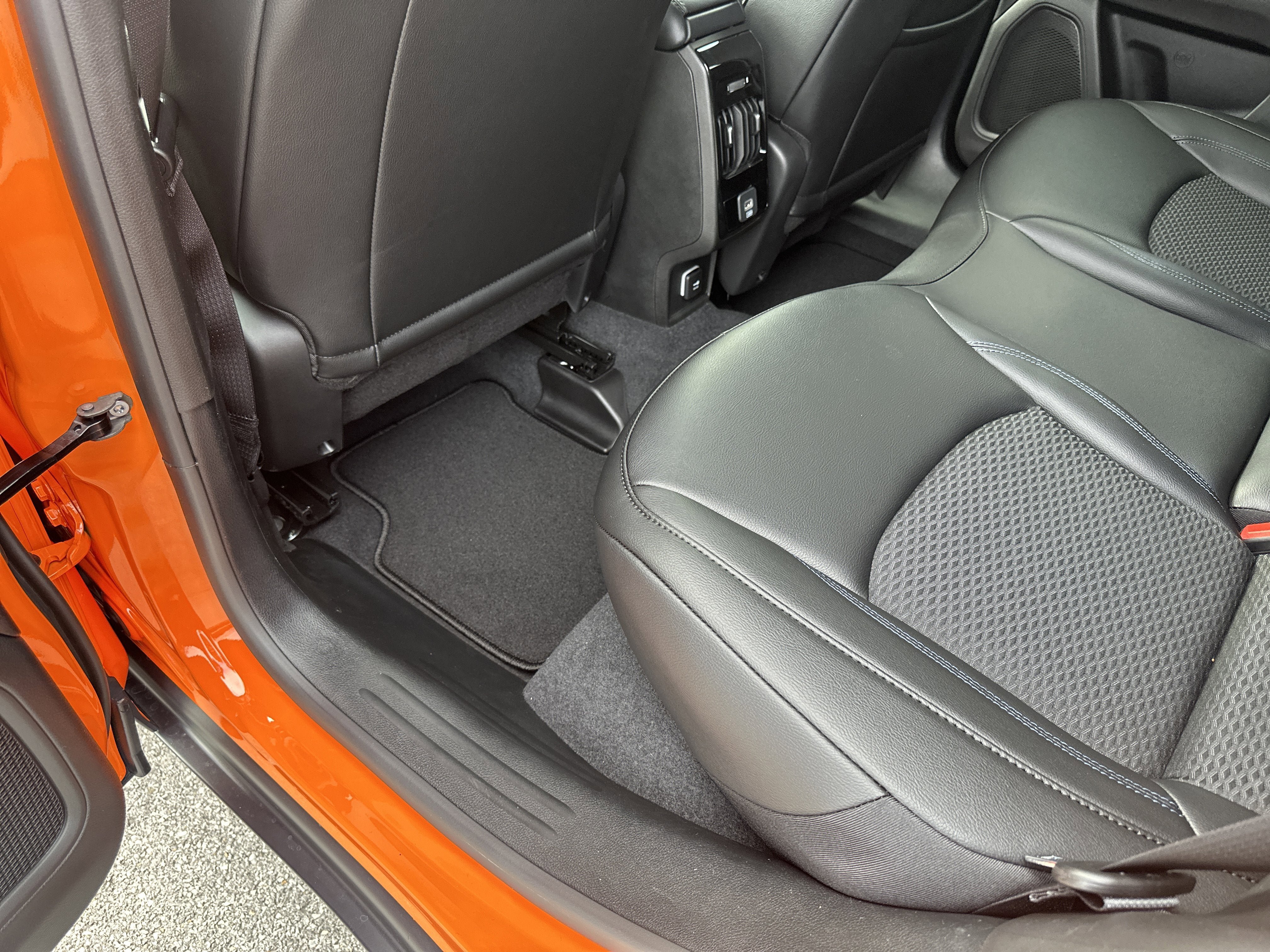 New 2026 Jeep Compass Latitude AWD/4WD image 16