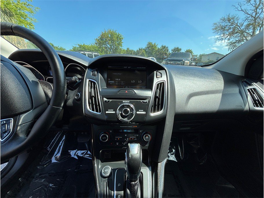 Used 2015 Ford Focus Titanium FWD image 11