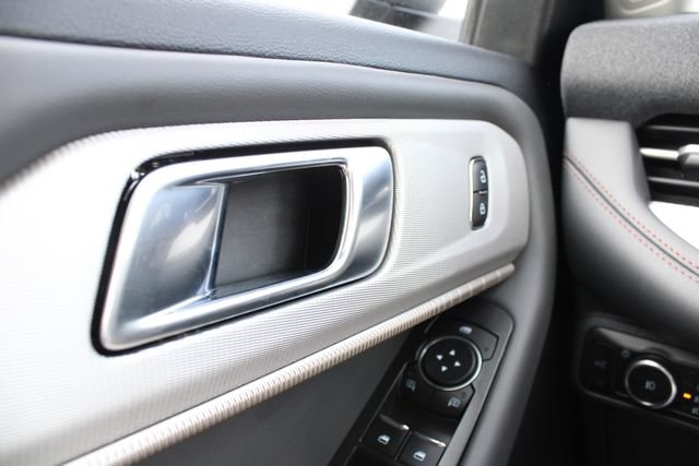 Used 2025 Ford Explorer Active w/ Active Comfort Package AWD/4WD image 7