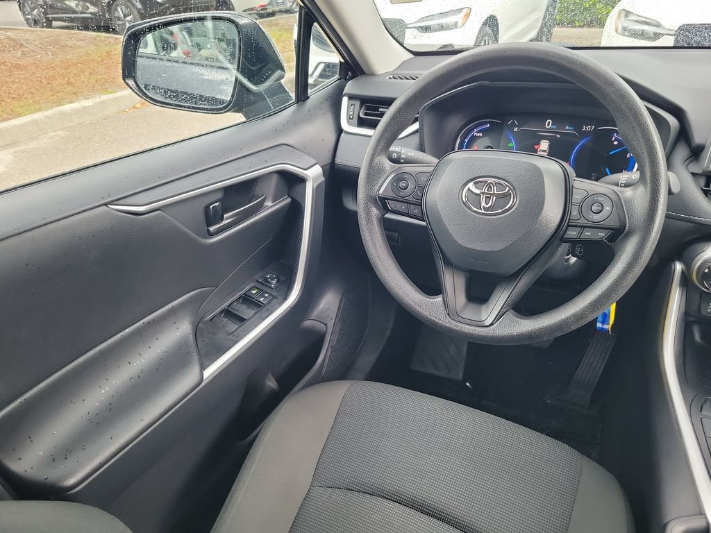 Used 2025 Toyota RAV4 LE AWD/4WD image 16
