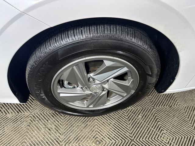 Certified 2025 Hyundai Elantra SE image 10