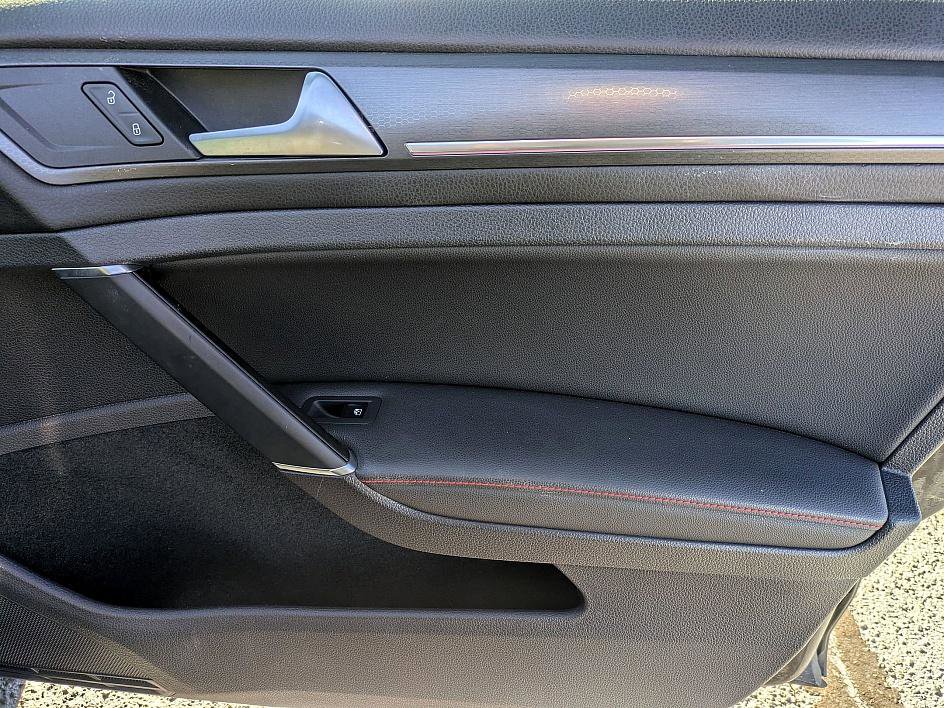 Used 2020 Volkswagen GTI SE image 34