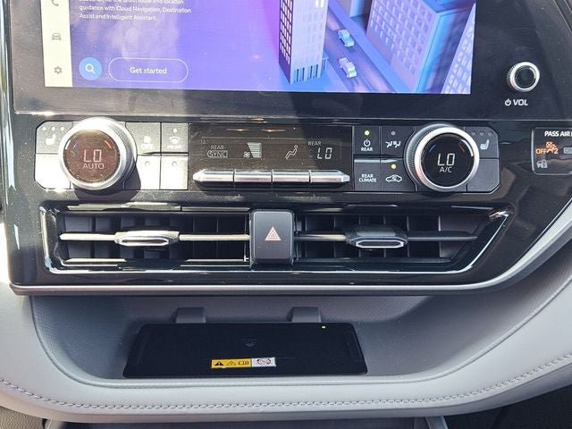 Used 2024 Toyota Highlander XLE FWD image 25