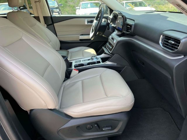 Used 2024 Ford Explorer XLT w/ Equipment Group 202A RWD image 26