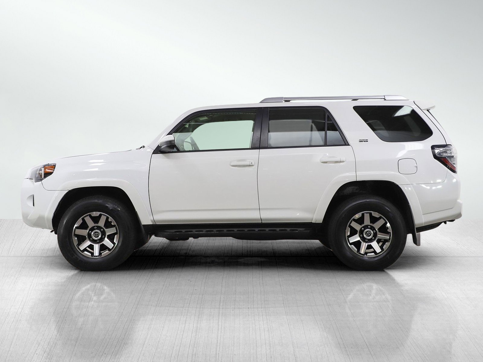 Used 2016 Toyota 4Runner SR5 image 2