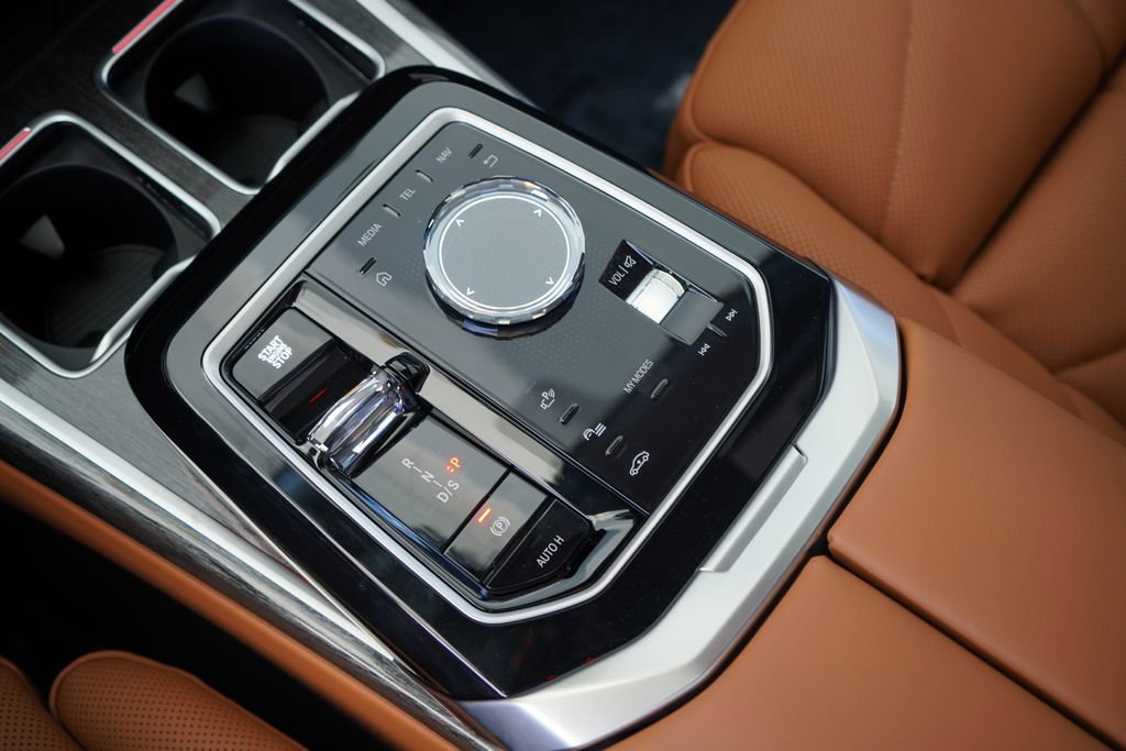 New 2026 BMW 740i w/ Premium Package image 19