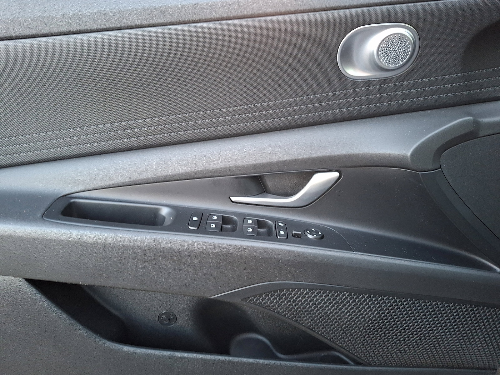 Used 2023 Hyundai Elantra SEL image 13