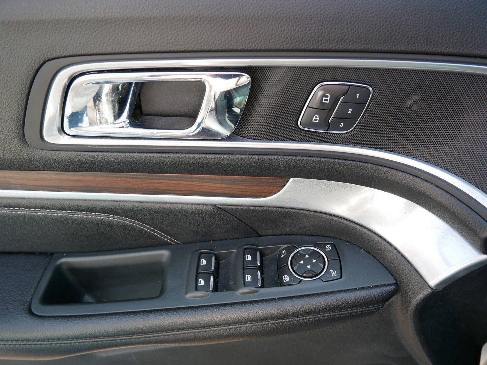 Used 2016 Ford Explorer Limited image 17