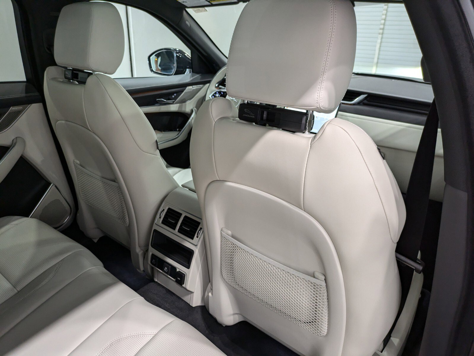 Used 2025 Jaguar F-PACE R-Dynamic S image 22