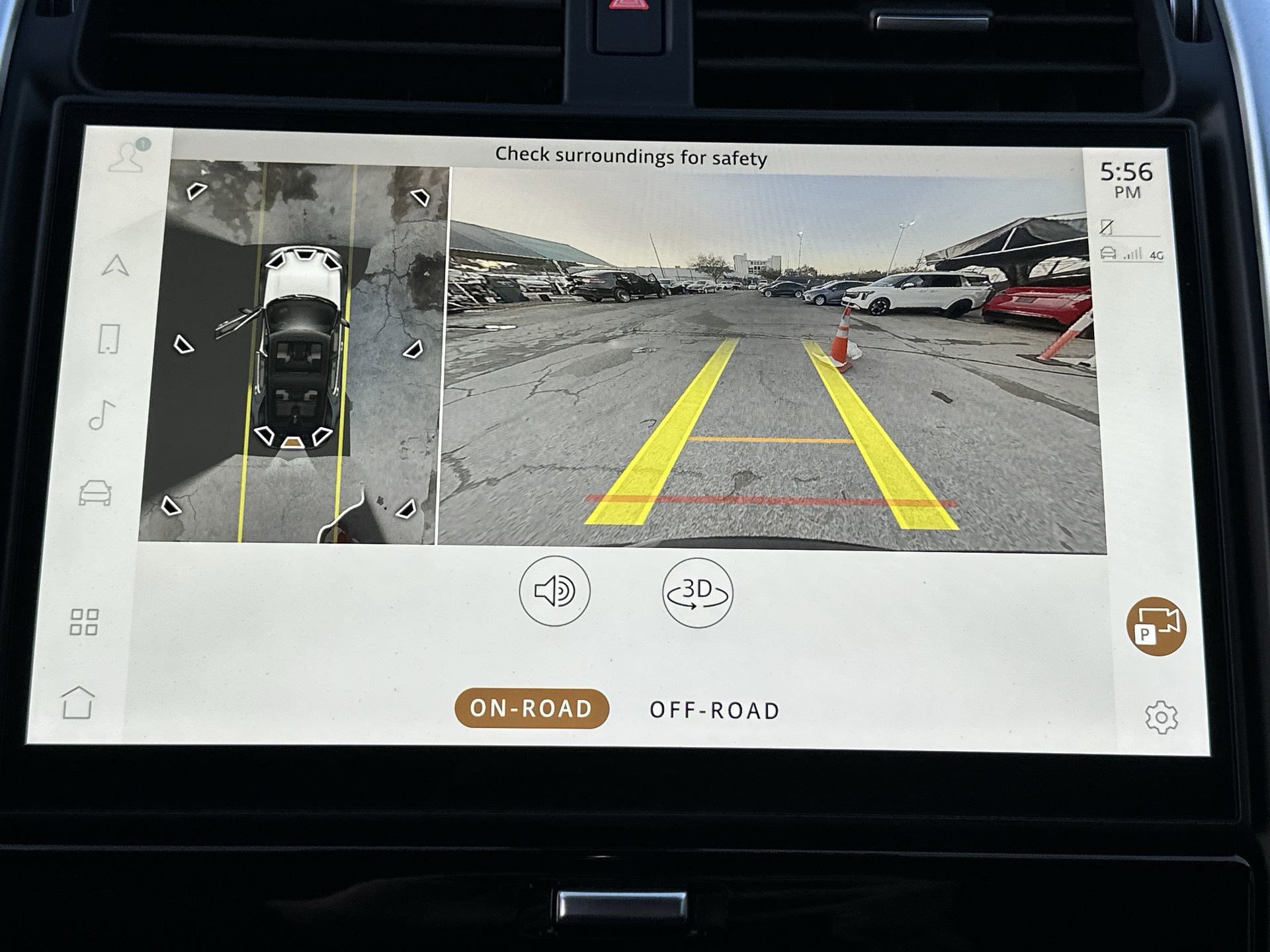 Used 2024 Land Rover Discovery Dynamic SE image 24